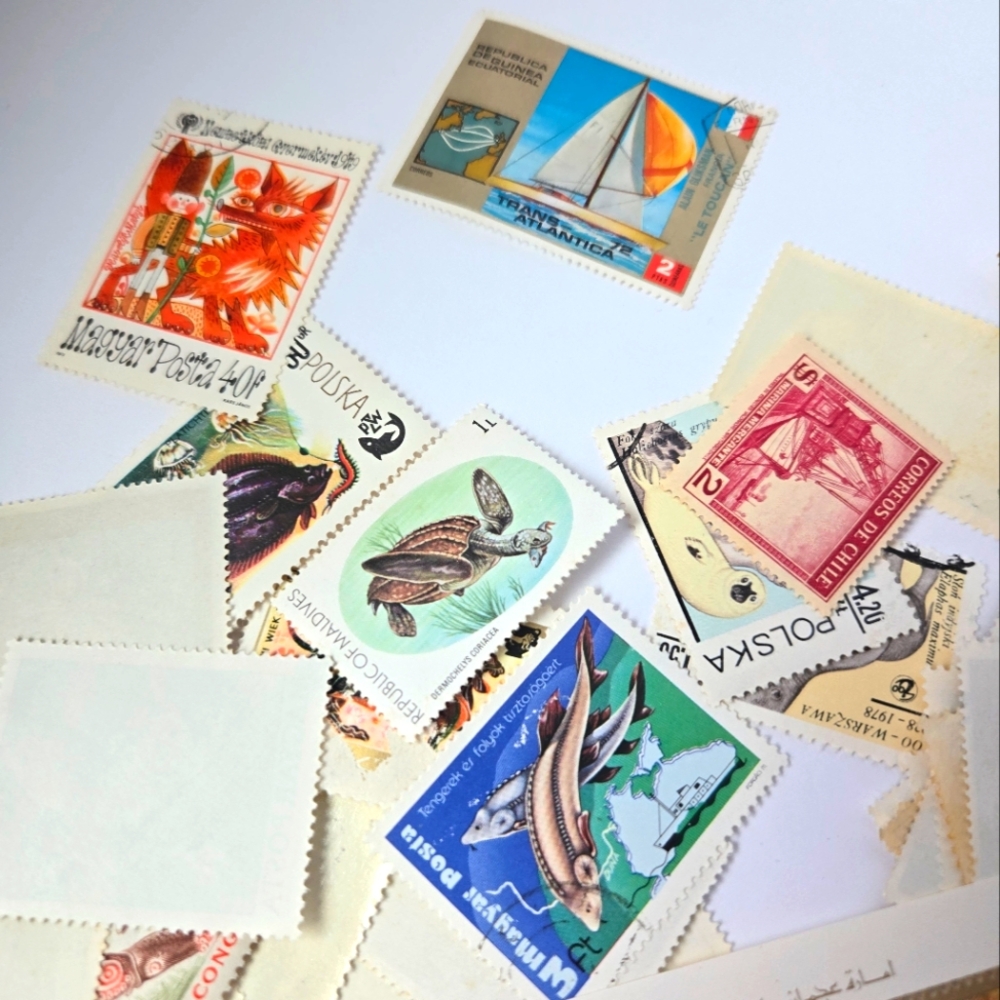 Mystery Lot 200+ VINTAGE International Postage Stamp Collection, New & Cancelled - Picture 10 of 14